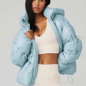 Alo Stunner Puffer Jacket in Chalk Blue